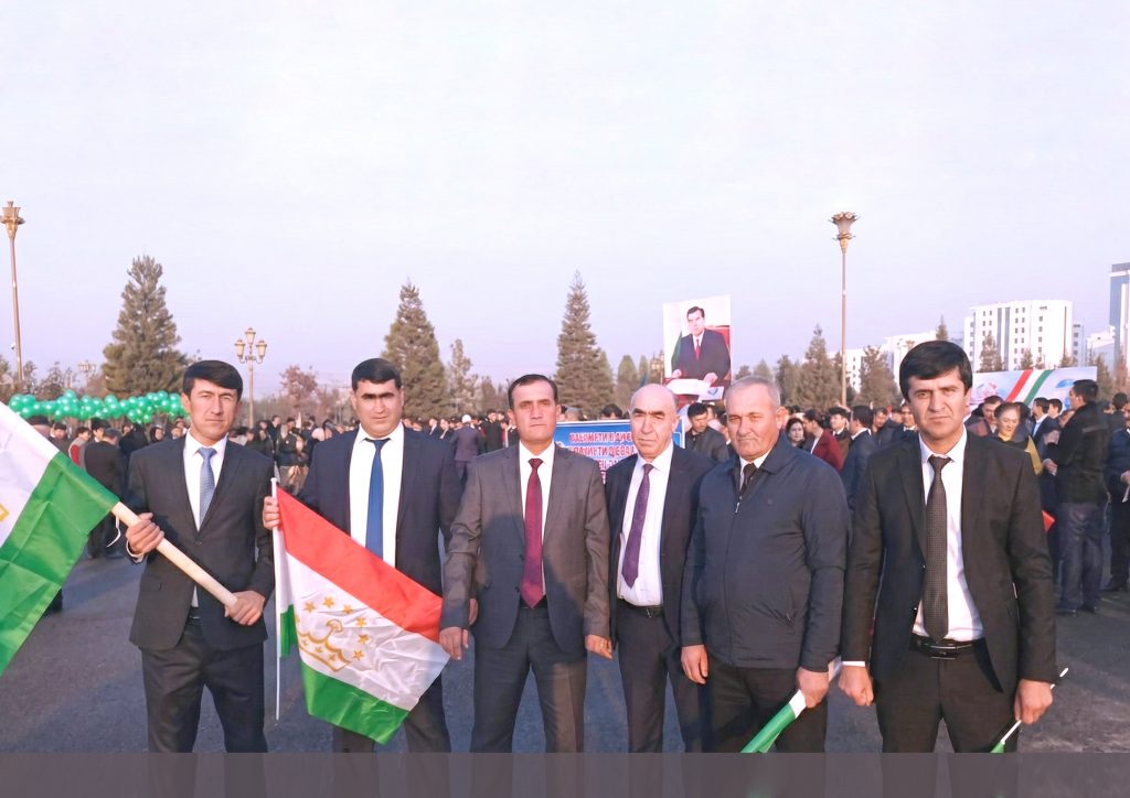 Дар шаҳри Душанбе ба муносибати Рӯзи Парчами давлатии Ҷумҳурии Тоҷикистон роҳпаймоии осоишта баргузор гардид